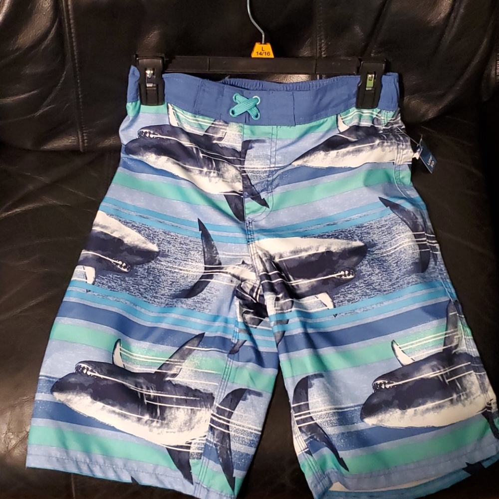 Clothes - Picture 2 of 4